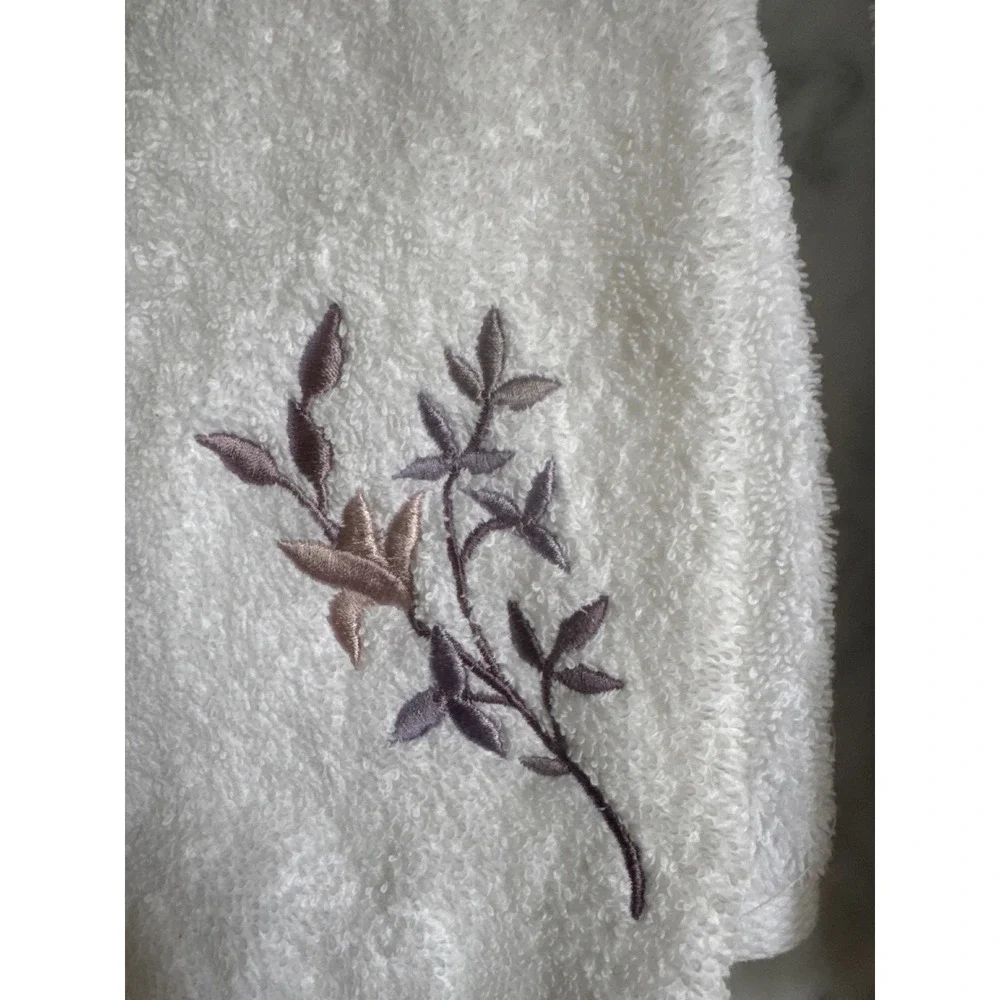 Avanti Linens White Cotton Hand Towels Set of 4 Embroidered Purple Floral Sprig